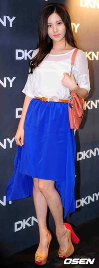 550067_272077976204939_100002082156868_603979_175599175_n_large - Seohyun o