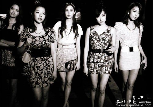 373846_292880287423298_194968237214504_934950_2031497622_n_large - SNSD