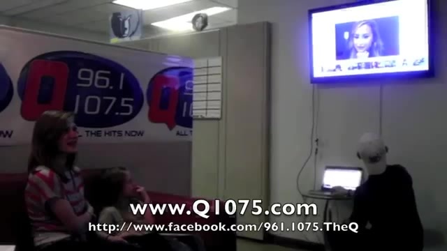 Demi Lovato _Hangs Out_ on Google + 8600