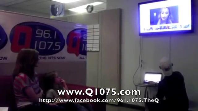 Demi Lovato _Hangs Out_ on Google + 8240