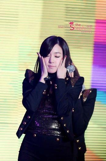 406547_273457459390479_101740929895467_691838_22365424_n_large - Tiffany o