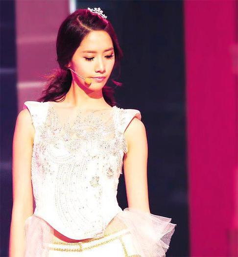 397120_10151305577115508_328376675507_23199971_1236520368_n_large - Yoona x