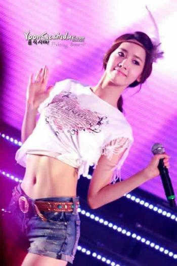425578_310099769038438_100001152537084_833267_1653900039_n_large - Yoona x