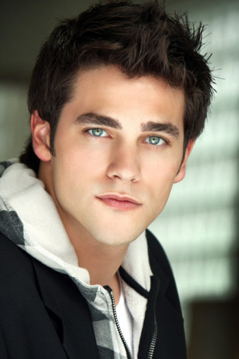 ღNoelღ - l - O Brant Daugherty