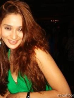 526135_293380004087891_100002476828719_638815_1312002340_n - sara khan 8