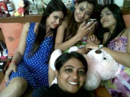 538285_293378894088002_100002476828719_638809_1710006425_n - sara khan 8