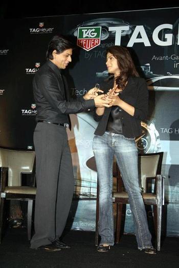 564104_217972668310043_150745085032802_406750_1265346469_n - 0 Shahrukh Khan
