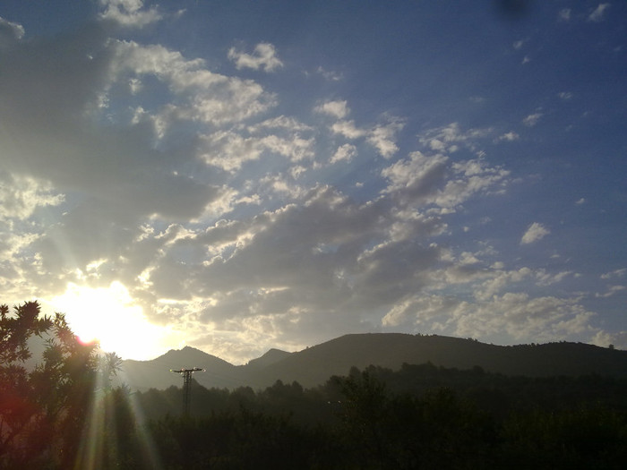 lumina de la soare sau de la... stalp!