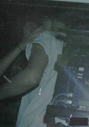 normal_tumblr_m4n67oVlRX1rq31q9o2_1280 - 26 05 2012 Selena at LAX Airport