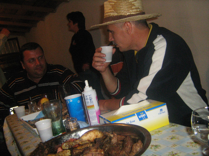 ION SI DOREL LA UN PAHAR DE VORBA