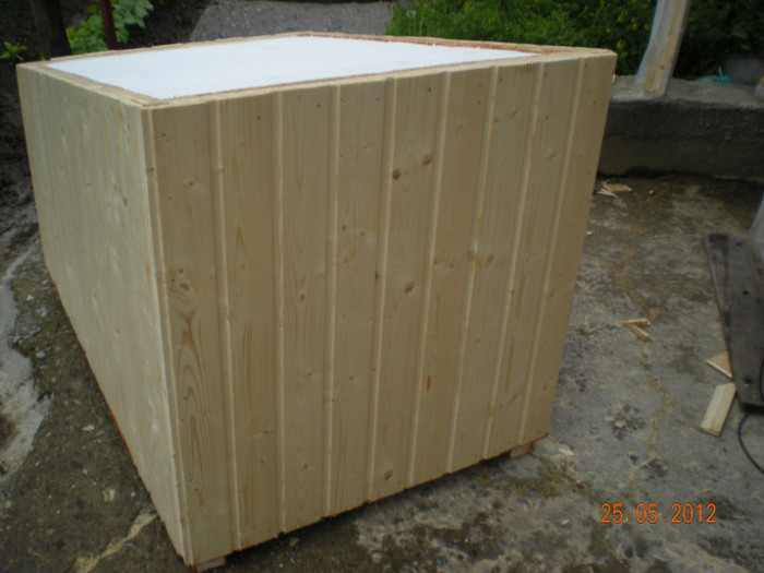 DSCN4590 - 2 Cusca  cotet lemn pentru caine talie mare-Cusca Tarra