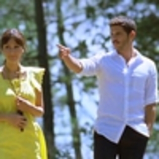Aşk Geliyorum Demez (241)