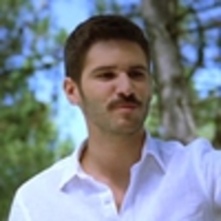 Aşk Geliyorum Demez (255)