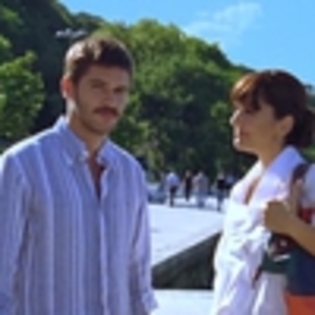 Aşk Geliyorum Demez (579)