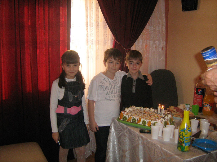 CU PRIETENII DE JOACA.