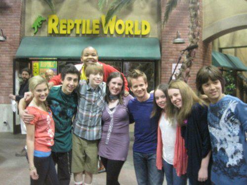 270011_259521690731508_233076300042714_1212411_670867_n - Thx - For - Watching