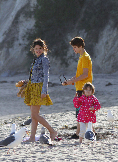 Selena Gomez2-20120220-48