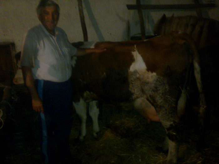 Imagine2829; Taticu in postura de medic..
