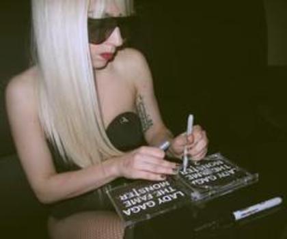 294896_300287433317315_166334183379308_1290823_558677861_n_thumb