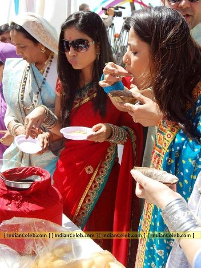 262391_127327640685202_109967185754581_219043_3820891_n - Hina Khan