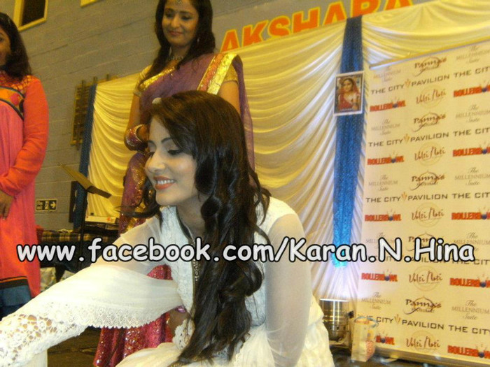 532761_299383603479604_109967185754581_687068_859962636_n - Hina Khan