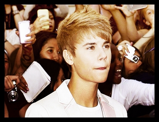 Fuck! [lovind volanul cu mainile] Nu mai avem benzina.