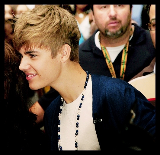 Bine. Poii` dormim in seara asta aici si maine vom merge sa cautam o benzinarie prin apropiere.