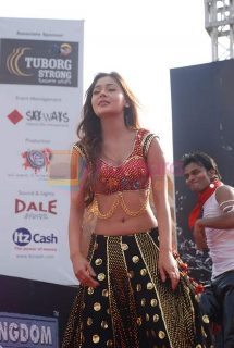 553411_233123270124438_100002803003327_293754_2055192684_n - sara khan 8