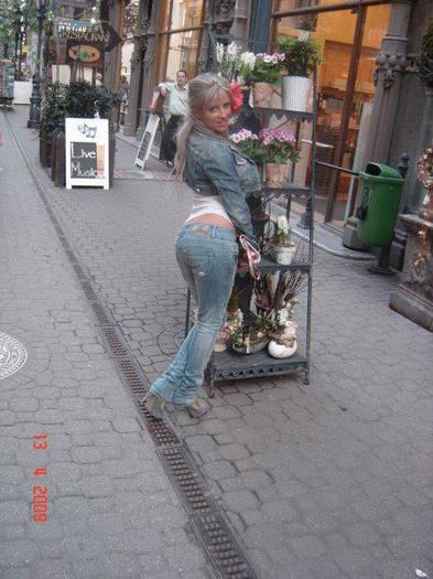 427885_396797540341773_1977851330_n