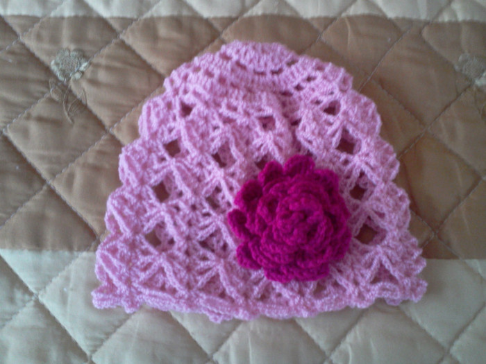 Set rochita si bereta cu trandafir - Crosetate by MIV