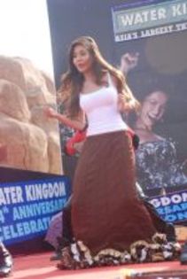 thumb_Sara%20Khan%20at%20Water%20Kingdom%20in%20Marve%20on%2027th%20May%202012%20(10)