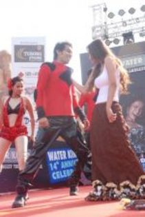 thumb_Sara%20Khan%20at%20Water%20Kingdom%20in%20Marve%20on%2027th%20May%202012%20(15) - Sara Khan at Water Kingdom 27 May ay hamara photos