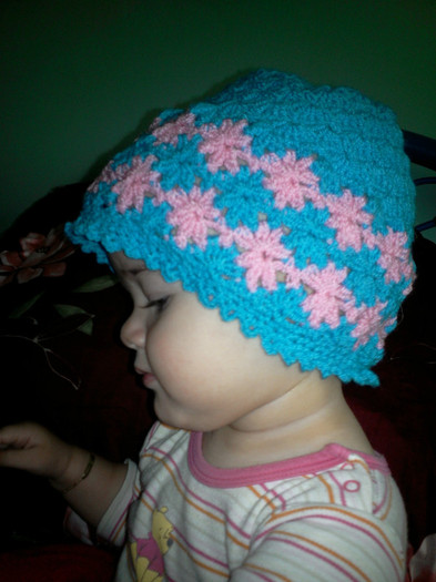 Caciulita cu model floral