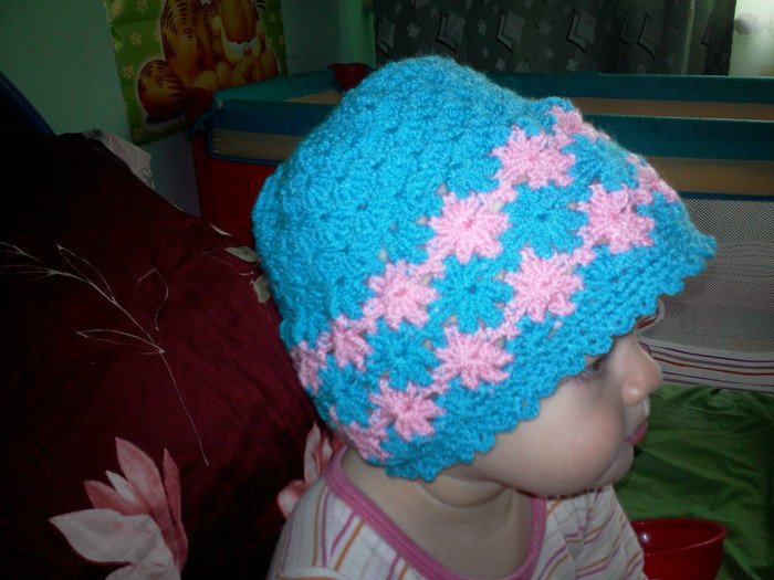 Caciulita cu model floral