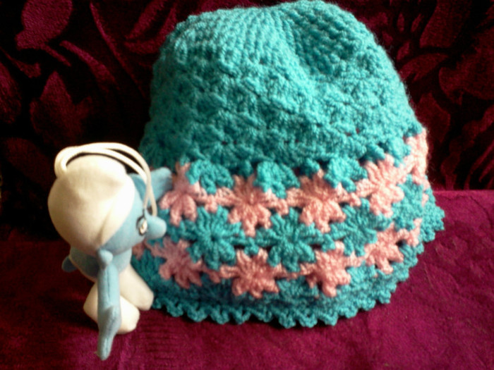 Caciulita cu model floral