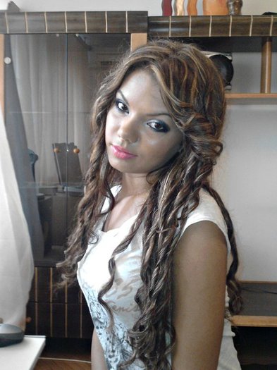 310274_207342989321194_389860_n