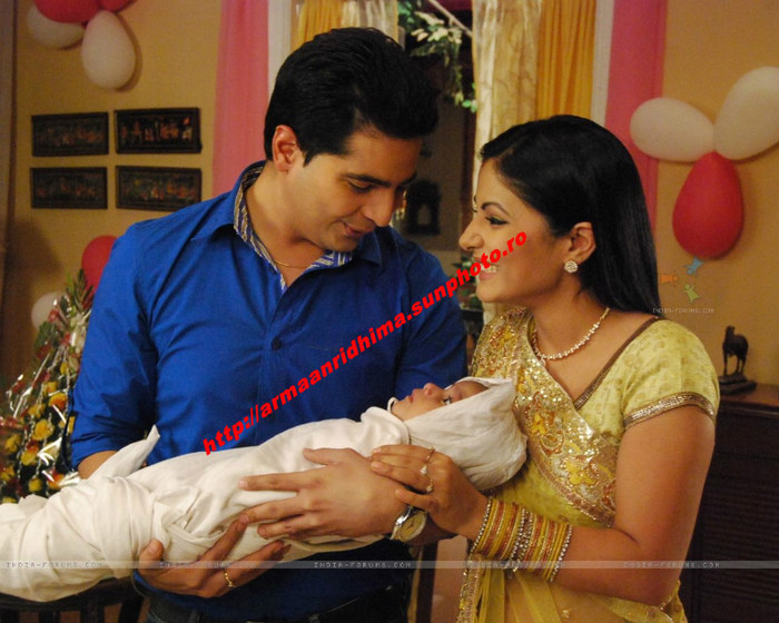 125715-akshara-and-naitik-playing-with-baby - xxAkshara Naitik and their babyxx