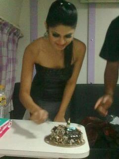 150396_106537159487625_100003940232646_30057_2000848631_n - jennifer winget 5
