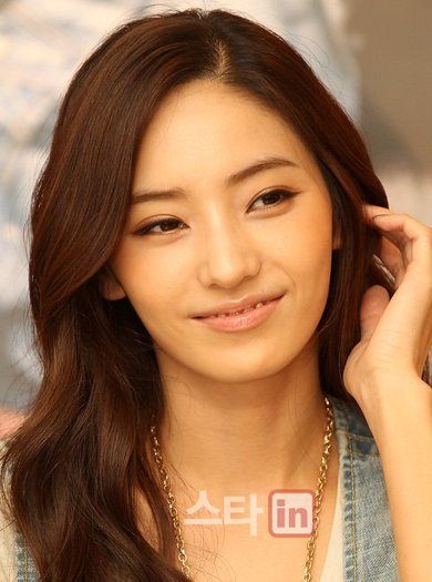 46116252_ELBKSFKNI - han chae young