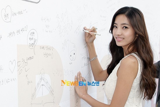 46117748_LZEWREHMS - han chae young