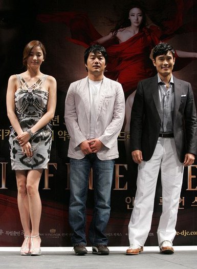 Han+Chae+Young+Influence+South+Korea+Premiere+RjfaxSNc3pyl