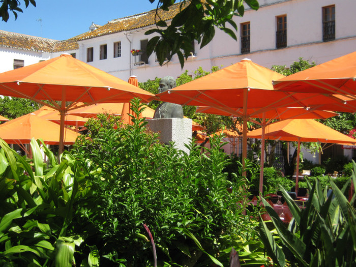 Plaza de los Naranjos - Costa del Sol