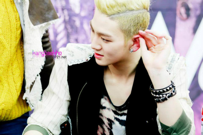 Este al doilea Oppa,dupa Kim Jun Jun Jun Jun Jun....