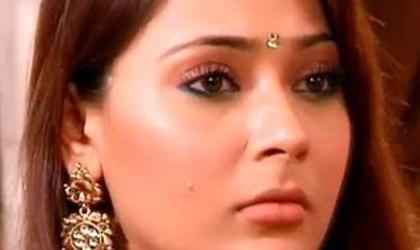 248054_296415920450966_1800175127_n - sara khan 9