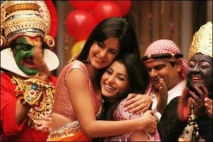 389731_283311718428053_2047267296_n - sara khan 9