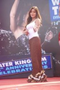 thumb_Sara%20Khan%20at%20Water%20Kingdom%20in%20Marve%20on%2027th%20May%202012%20(3) - sara khan 9