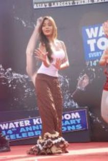 thumb_Sara%20Khan%20at%20Water%20Kingdom%20in%20Marve%20on%2027th%20May%202012%20(4) - sara khan 9