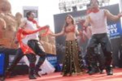thumb_Sara%20Khan%20at%20Water%20Kingdom%20in%20Marve%20on%2027th%20May%202012%20(24) - sara khan 9