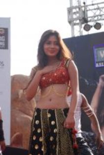 thumb_Sara%20Khan%20at%20Water%20Kingdom%20in%20Marve%20on%2027th%20May%202012%20(29) - sara khan 9