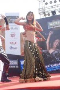 thumb_Sara%20Khan%20at%20Water%20Kingdom%20in%20Marve%20on%2027th%20May%202012%20(37) - sara khan 9